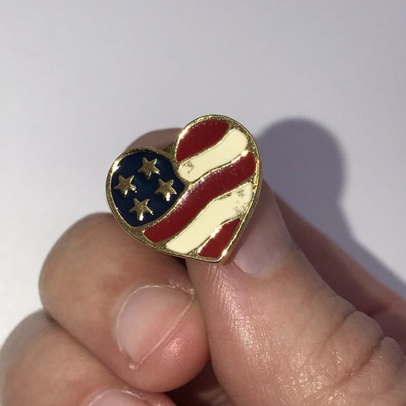Heart American Flag Avon Pin - Picture 4 of 4
